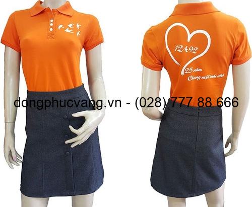 đồng phục áo thun cam váy đen