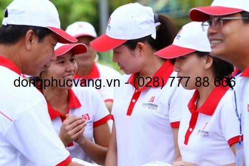 áo trắng nón trắng phối đỏ