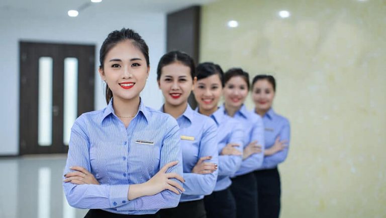 Sơ mi xanh nhạt giao dịch viên – đồng phục công ty Đồng Phục Vàng