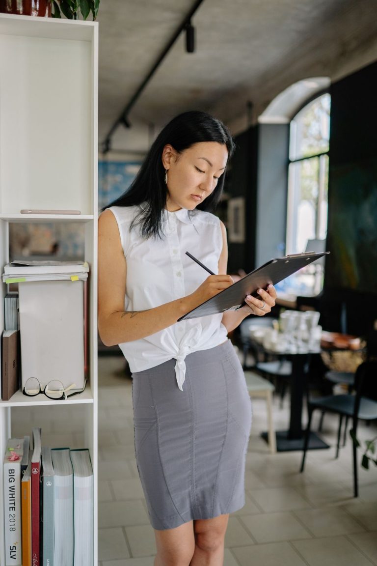 Chân váy bút chì xám – Đồng Phục Vàng