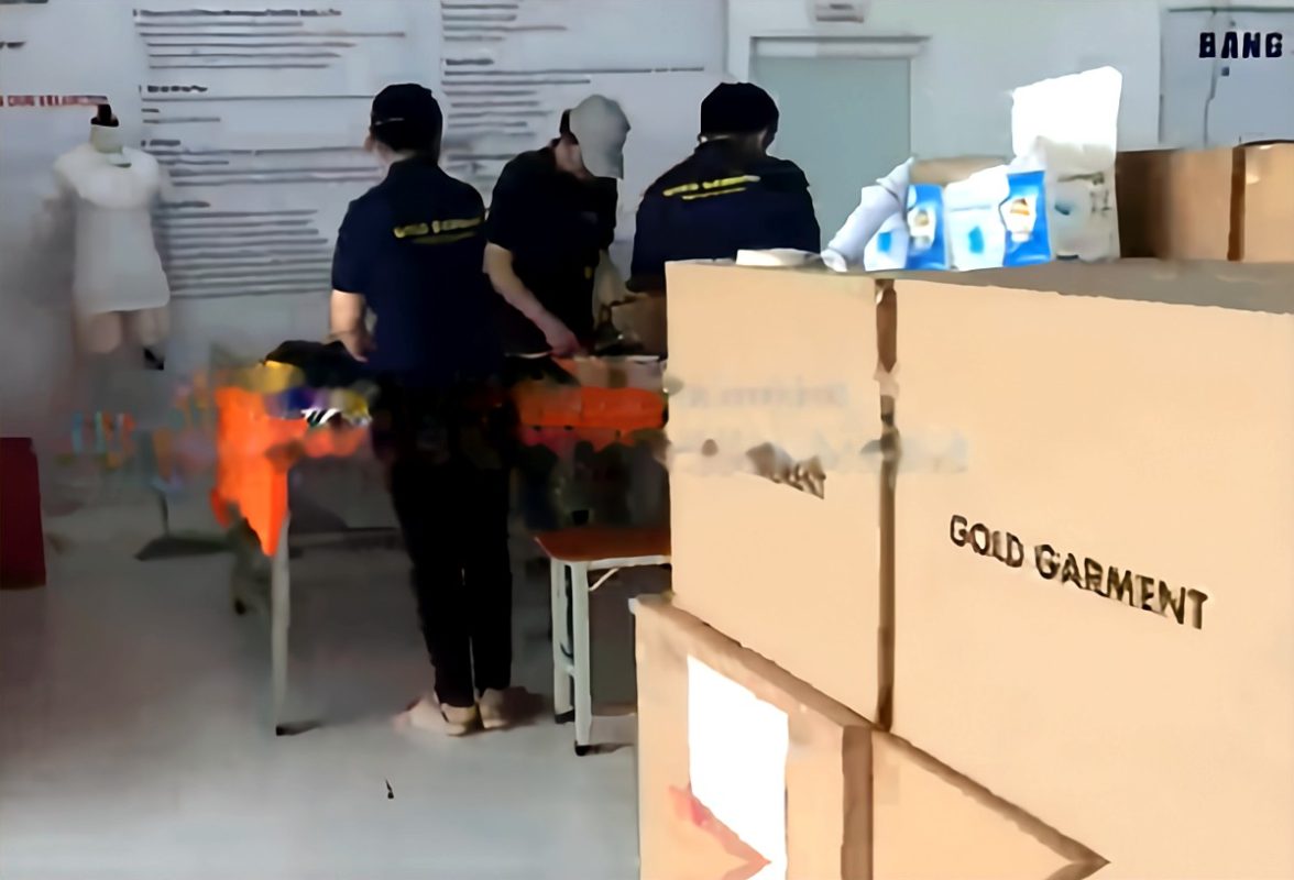 Hoàn thiện, đóng gói đồng phục tại xưởng Gold Garment